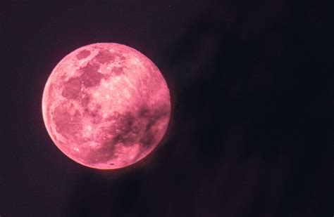 A Strawberry Moon Will Light Up Londons Skies Tonight