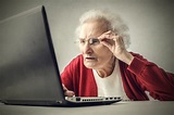 Confused grandmother using a pc | HOMESUPPORT Computerhilfe Computer Thun