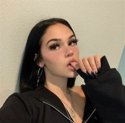 Pin By Sweetheartgirl On Maggie Lindemann Maggie Lindemann Beauty Makeup Looks