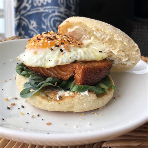This post may contain affiliate links. Smoked Salmon Breakfast Sandwich - 322 cal : 1200isplenty