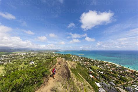 Usa Pazific Ocean Hawaii Oahu Kailua Female Hiker On The Lanikai