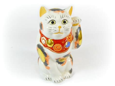 Vintage Imari Kutani Maneki Neko Cat Porcelain Figurine