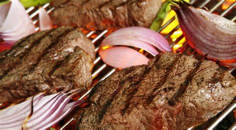 Coba olahan daging ayam, daging bebek, dan daging puyuh jika hanya diberi bumbu bawang putih dan garam. Daging Sapi Panggang untuk Malam Tahun Baru : Okezone ...