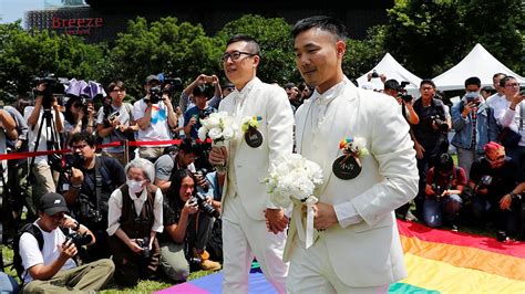 Taiwan Celebrates Asias First Same Sex Marriages As Couples Tie Knot Euronews