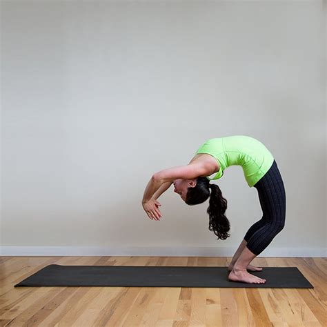 Dropback 25 Amazing Yoga Poses Most People Wouldnt Dream Of Trying