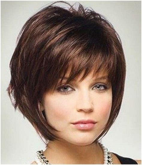 25 Beautiful Short Haircuts For Round Faces 2022