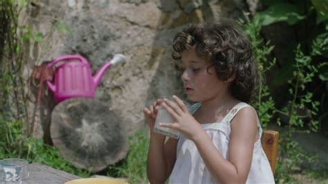 Following the death of her parents, six years old frida faces the first summer with her new adoptive family in the catalan province. Estiu 1993 stream online with subtitles in ultra HD ...
