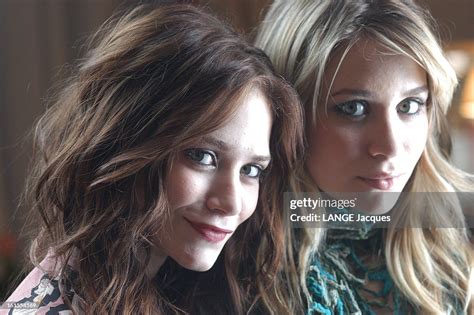Twin Sisters Mary Kate And Ashley Olsen In Paris Les Soeurs Jumelles News Photo Getty Images