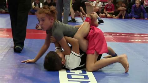 Submission 302 Boy Vs Girl At Ufc162 Fan Expo Youtube