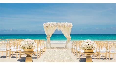 Bodas en la playa: la tendencia que contempla estilos para todos los