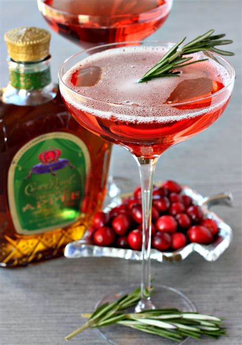 How fun would these be this fall for a party? Cranberry Whisky Sparkler - Mantitlement