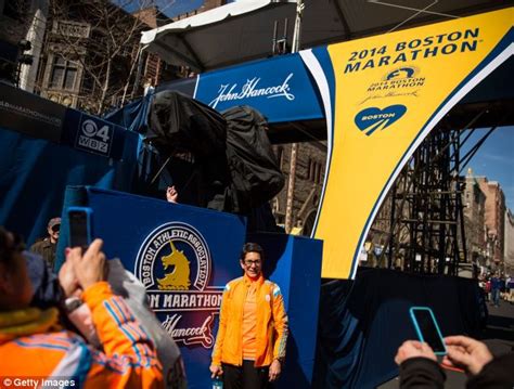 Moment Of Silence Marks The Start Of The Boston Marathon Daily Mail Online