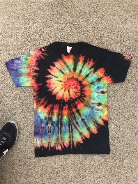 When i was a kid (in the 90's), tie dying was the coolest thing on the block. Reverse tie dye : tiedye