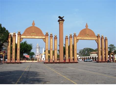 Pasar siti khadijah ini terletak di kota bharu, kelantan. Melawat Tempat Menarik di Kota Bharu - Findbulous Travel
