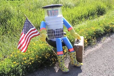 The Hitchbot Hitchhiking Robot Gets Vandalized In Philadelphia