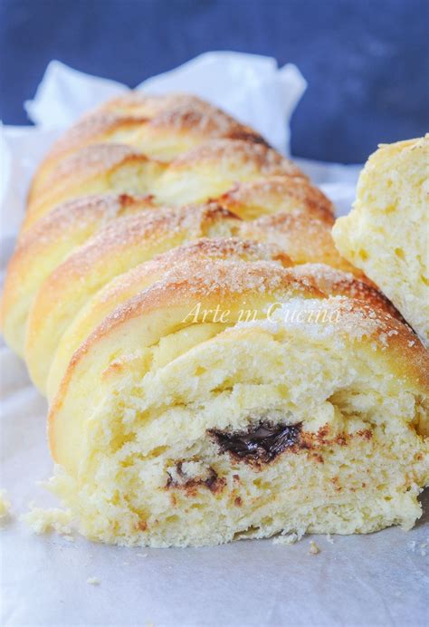 treccia di pan brioche con cioccolato e noci ricette dolci da colazione dolci