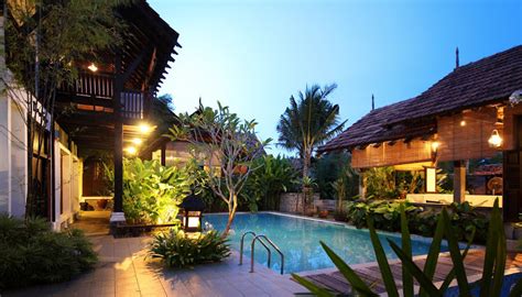 Intan homestay private pool features and infrastructure. Limastiga Homestay Melaka: surrounding Limastiga
