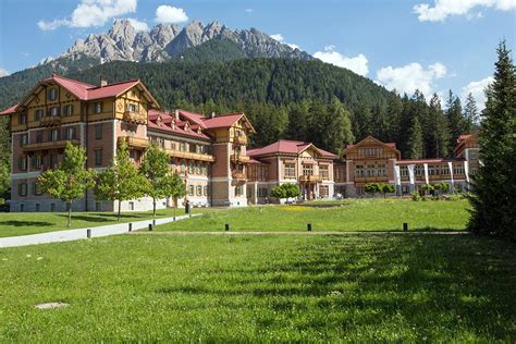 Perfect winter in #toblach but i can still only dream of skiing. Das Grand Hotel Toblach - Gustav Mahler Musikwochen ...