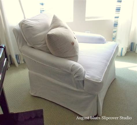 Change up your home decor with slipcovers for your chairs. White Slipcovered Chair Ideas - HomesFeed