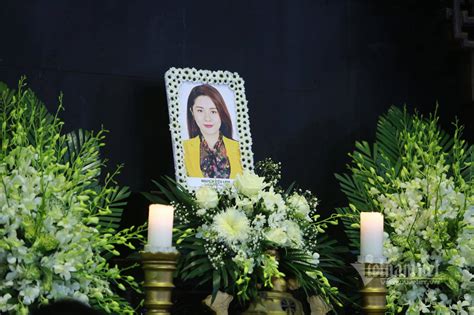 Hoa trang trí bàn thờ đám tang uy tín tại TP HCM Hoa Đầu Hòm Di