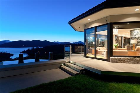 Contemporary West Vancouver Home Overlooking The Water Blurrdmedia