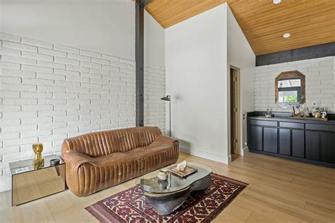 Photo 5 of 6 in A Mid-Century Modern Marvel in Woodland Hills