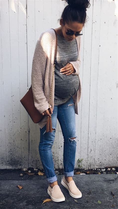 Warm Fall Maternity Outfits That Look Ultra Modern
