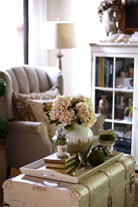 How To Style a Simple Coffee Table Vignette Styled Tray Ideas | Coffee