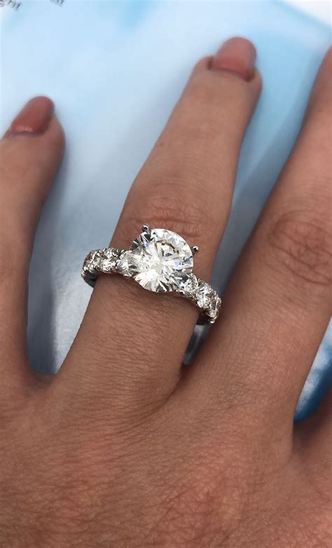 Two bands, inseparably linked, turning around each other in perpetual motion. Amazing 14k White Gold Round Diamond Engagement Ring with ...