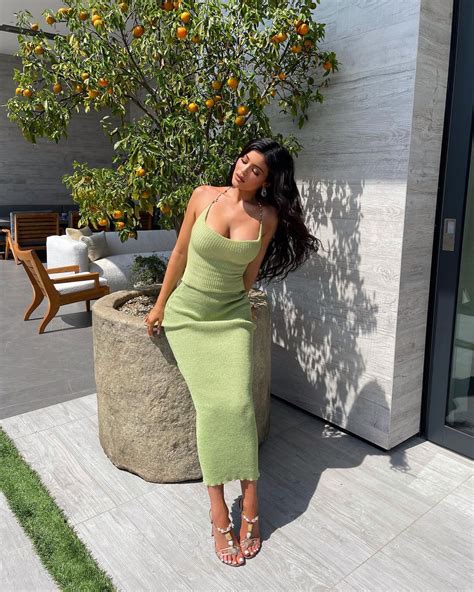 Kylie Jenner Showcases Her Toned Curves And Ample Cleavage In Bodycon