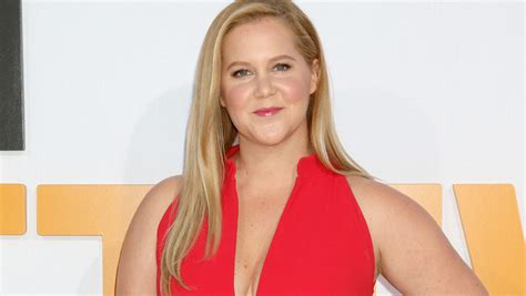 Amy Schumer Bares All About Her Weight In Topless Selfie