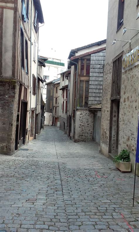 Boucherie artisanale ou boucherie de grande surface ? quartier de la boucherie-Limoges | Maisema, Kaupunki ...