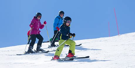 אתר עשר אצבעות מכיל שלל פעילויות ומשחקי מתמטיקה לתלמידים, שמטרתם פיתוח יכולת פתרון בעיות וחשיבה ביקורתית באמצעות חקר וגילוי. סקי בחרמון :אתר חרמון