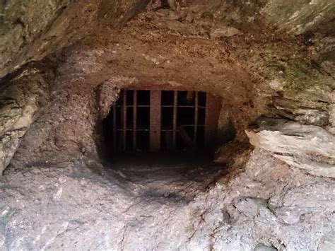 Die schwedenlöcher spiegeln das vorkommen von kristallinem kalkstein (marmor) wieder, welcher sehr. die „unteren Schwedenlöcher" - Flöha, Mittelsachsen ...