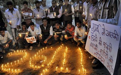 Photos People Pay Homage To Martyrs Victims Of 2611 Terror Attacks Photos News Firstpost