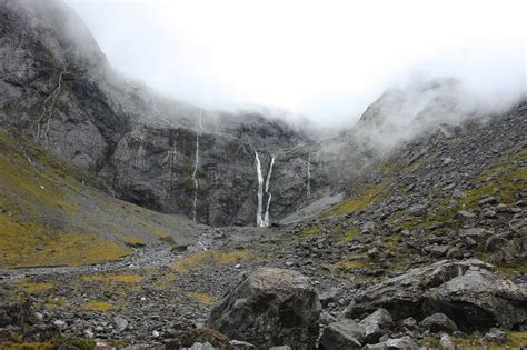 Gambar Pemandangan Alam Gunung Dan Air Terjun Gambar Pemandangan Indah