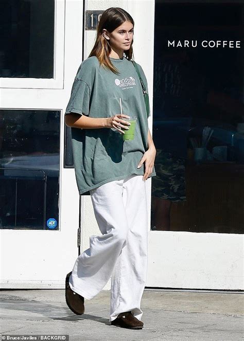 Kaia Gerber Keeps Casual Cool In Oversized T Shirt And Baggy Trousers Comfy Fashion Fashion