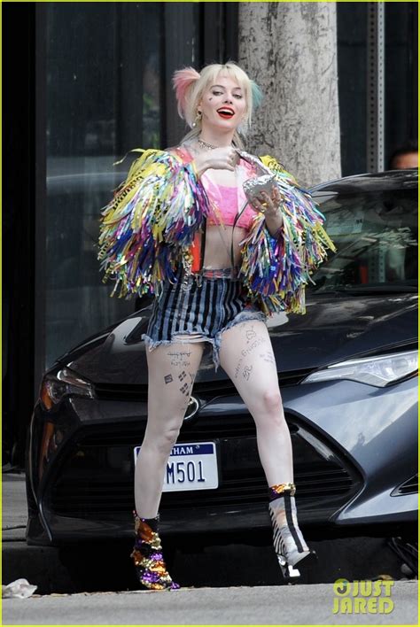 Margot Robbie As Harley Quinn In Birds Of Prey First Look Pics Photo Photos
