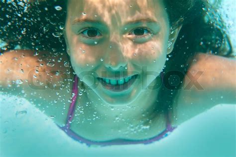 Unterwasser Mädchen Im Swimmingpool Stock Bild Colourbox