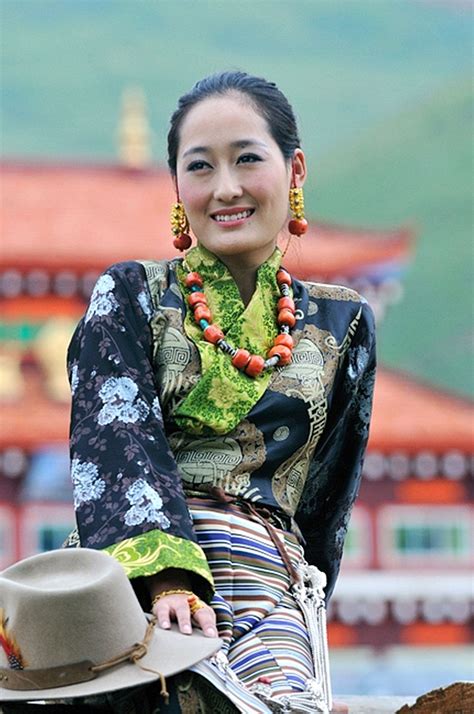 Tibetan Kham Woman Tibet People Traditional Outfits Traditional Dresses