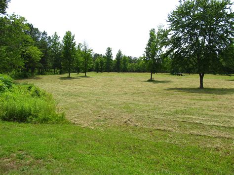 American general daniel morgan ordered his line of militia to fire into british general cornwallis' and colonel tarleton's soldiers, who included highlanders, dragoons and loyalists. Site of the Battle, Cowpens National Battlefield, South Ca ...