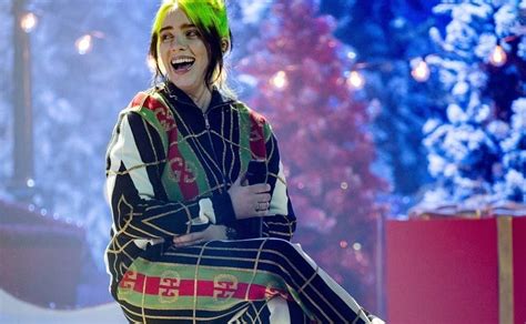 Maybe you would like to learn more about one of these? Billie Eilish comparte su versión de la canción navideña 'Silver Bells'