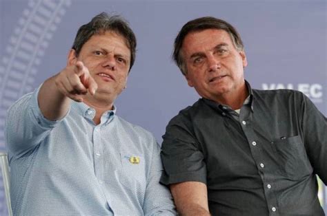 Tarcísio se encontra com Bolsonaro em Brasília antes de anunciar