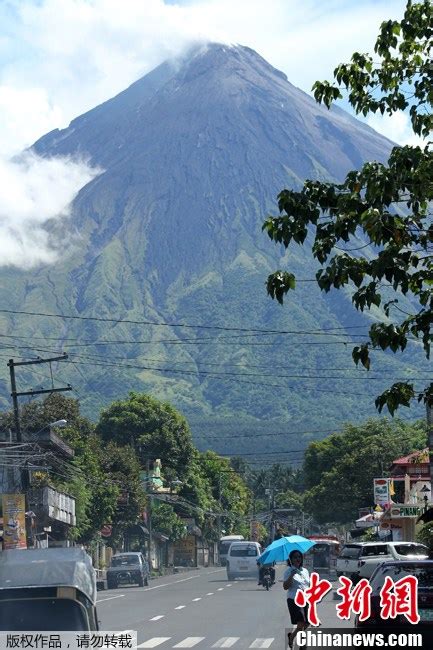 Philippine Volcano Mt Mayon Erupts Killing 5 Cn
