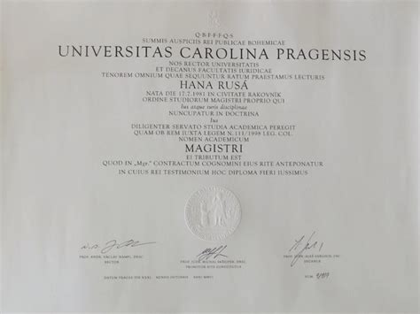 Vysokoškolský Diplom Z Právnické Fakulty Univerzity Karlovy V Praze
