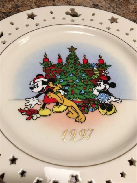 Lenox Disney Mickey Mouse 1997 Collector Plate Trimming Christmas Tree