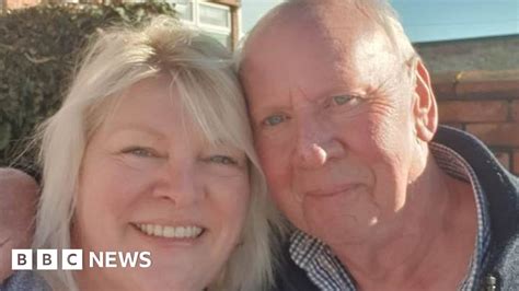 Woman Reunited With Dad After Facebook Friend Hint Bbc News