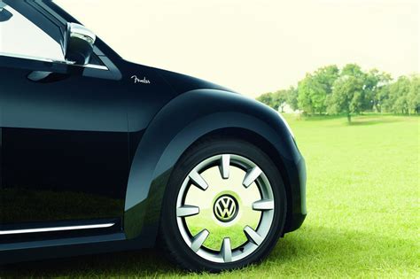 New 2013 Vw Beetle Fender Edition Revealed Hits Stores This Fall