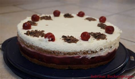 Zucker, öl, mehl, puddingpulver, backpulver, eier und das joghurt zu einem teig verarbeiten. Joghurt-Kirsch-Mohn Kuchen - Sabrinas Backvergnügen