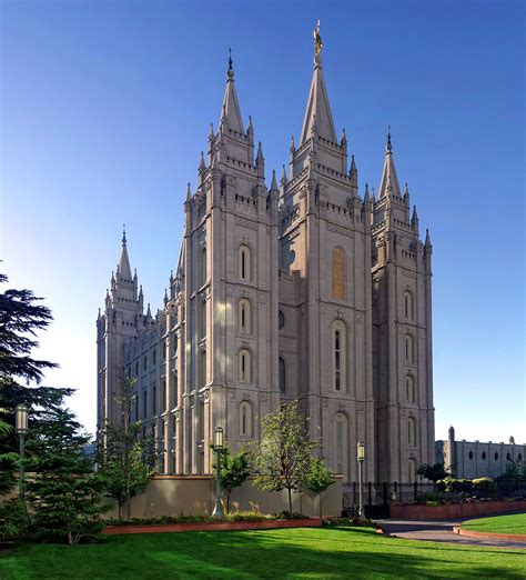 File:Salt Lake Temple, Utah - Sept 2004-2.jpg - Wikimedia Commons